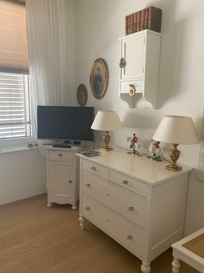 Avliving City Room Basel Bagian luar foto